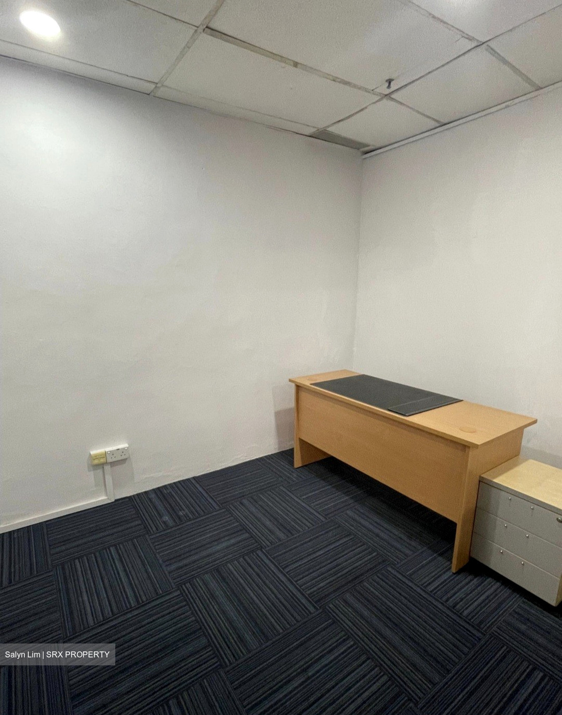 North Bridge Centre (D7), Office #622646311